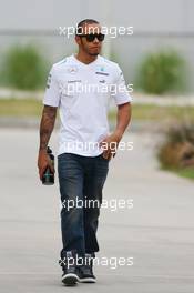 Lewis Hamilton (GBR) Mercedes AMG F1. 20.04.2013. Formula 1 World Championship, Rd 4, Bahrain Grand Prix, Sakhir, Bahrain, Qualifying Day