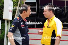 (L to R): Paul Monaghan (GBR) Red Bull Racing Chief Engineer with Rob White (GBR) Renault Sport Deputy Managing Director (Technical). 20.04.2013. Formula 1 World Championship, Rd 4, Bahrain Grand Prix, Sakhir, Bahrain, Qualifying Day