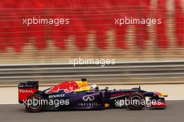 Sebastian Vettel (GER) Red Bull Racing RB9. 20.04.2013. Formula 1 World Championship, Rd 4, Bahrain Grand Prix, Sakhir, Bahrain, Qualifying Day