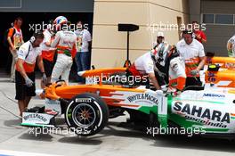 Adrian Sutil (GER) Sahara Force India VJM06 and Paul di Resta (GBR) Sahara Force India VJM06 in the pits at the end of the third practice session. 20.04.2013. Formula 1 World Championship, Rd 4, Bahrain Grand Prix, Sakhir, Bahrain, Qualifying Day