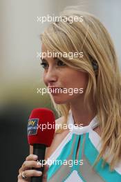 Sarah Winkhaus (GER) Sky Sports F1 Presenter. 20.04.2013. Formula 1 World Championship, Rd 4, Bahrain Grand Prix, Sakhir, Bahrain, Qualifying Day