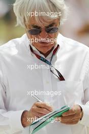 Bernie Ecclestone (GBR) CEO Formula One Group (FOM). 21.04.2013. Formula 1 World Championship, Rd 4, Bahrain Grand Prix, Sakhir, Bahrain, Race Day