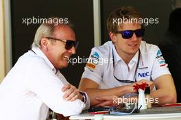 Nico Hulkenberg (GER) Sauber with Werner Heinz (GER) Driver Manager. 21.04.2013. Formula 1 World Championship, Rd 4, Bahrain Grand Prix, Sakhir, Bahrain, Race Day