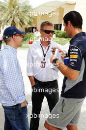 (L to R): Jacques Villeneuve (CDN) with Mika Salo (FIN) FIA Steward and Mark Webber (AUS) Red Bull Racing. 21.04.2013. Formula 1 World Championship, Rd 4, Bahrain Grand Prix, Sakhir, Bahrain, Race Day