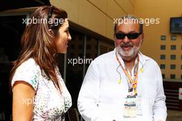 Fabiana Flosi (BRA) with Carlos Slim Sr (MEX) Telmex and America Movil Chairman and Chief Executive. 21.04.2013. Formula 1 World Championship, Rd 4, Bahrain Grand Prix, Sakhir, Bahrain, Race Day