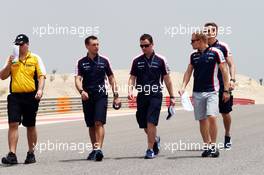 Valtteri Bottas (FIN) Williams FW35 walks the circuit. 18.04.2013. Formula 1 World Championship, Rd 4, Bahrain Grand Prix, Sakhir, Bahrain, Preparation Day