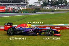 Sebastian Vettel (GER) Red Bull Racing RB9 runs wide. 22.11.2013. Formula 1 World Championship, Rd 19, Brazilian Grand Prix, Sao Paulo, Brazil, Practice Day.