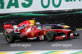 Fernando Alonso (ESP) Ferrari F138 passes Sebastian Vettel (GER) Red Bull Racing RB9. 22.11.2013. Formula 1 World Championship, Rd 19, Brazilian Grand Prix, Sao Paulo, Brazil, Practice Day.