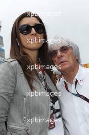 Bernie Ecclestone (GBR) CEO Formula One Group (FOM) with his wife Fabiana Flosi (BRA) on the grid. 24.11.2013. Formula 1 World Championship, Rd 19, Brazilian Grand Prix, Sao Paulo, Brazil, Race Day.
