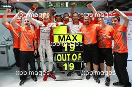 Max Chilton (GBR) Marussia F1 Team MR02 celebrates a 100% finishing record with the team. 24.11.2013. Formula 1 World Championship, Rd 19, Brazilian Grand Prix, Sao Paulo, Brazil, Race Day.