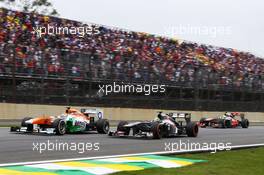 Adrian Sutil (GER) Sahara Force India VJM06 and Esteban Gutierrez (MEX) Sauber C32 battle for position. 24.11.2013. Formula 1 World Championship, Rd 19, Brazilian Grand Prix, Sao Paulo, Brazil, Race Day.