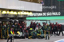 Giedo van der Garde (NLD) Caterham F1 Team pit stop. 24.11.2013. Formula 1 World Championship, Rd 19, Brazilian Grand Prix, Sao Paulo, Brazil, Race Day.