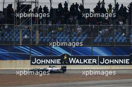 Valtteri Bottas (FIN) Williams FW35 retired from the race after colliding with Lewis Hamilton (GBR) Mercedes AMG F1 W04. 24.11.2013. Formula 1 World Championship, Rd 19, Brazilian Grand Prix, Sao Paulo, Brazil, Race Day.