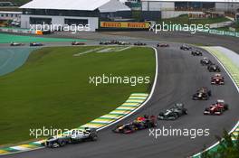 Nico Rosberg (GER) Mercedes AMG F1 W04 leads at the start of the race. 24.11.2013. Formula 1 World Championship, Rd 19, Brazilian Grand Prix, Sao Paulo, Brazil, Race Day.