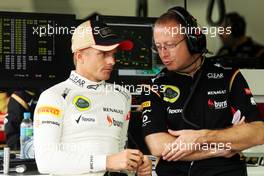 (L to R): Heikki Kovalainen (FIN) Lotus F1 Team with Mark Slade (GBR) Lotus F1 Team Race Engineer.