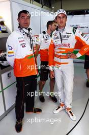 (L to R): Bradley Joyce (GBR) Sahara Force India F1 Race Engineer with Adrian Sutil (GER) Sahara Force India F1. 23.11.2013. Formula 1 World Championship, Rd 19, Brazilian Grand Prix, Sao Paulo, Brazil, Qualifying Day.
