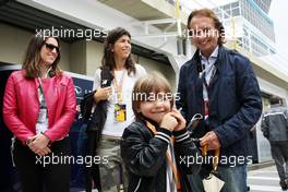 Emerson Fittipaldi (BRA) and family. 24.11.2013. Formula 1 World Championship, Rd 19, Brazilian Grand Prix, Sao Paulo, Brazil, Race Day.