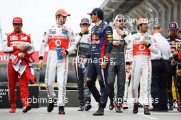 (L to R): Jenson Button (GBR) McLaren and Mark Webber (AUS) Red Bull Racing at the drivers end of season photograph. 24.11.2013. Formula 1 World Championship, Rd 19, Brazilian Grand Prix, Sao Paulo, Brazil, Race Day.
