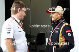 (L to R): Dr. Aki Hintsa (FIN) McLaren Team Doctor with Heikki Kovalainen (FIN) Lotus F1 Team. 24.11.2013. Formula 1 World Championship, Rd 19, Brazilian Grand Prix, Sao Paulo, Brazil, Race Day.