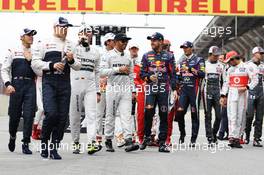 (L to R): Lewis Hamilton (GBR) Mercedes AMG F1 and Sebastian Vettel (GER) Red Bull Racing at the drivers end of season photograph. 24.11.2013. Formula 1 World Championship, Rd 19, Brazilian Grand Prix, Sao Paulo, Brazil, Race Day.