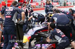 Sebastian Vettel (GER) Red Bull Racing RB9 practices a pit stop and a steering wheel change. 07.06.2013. Formula 1 World Championship, Rd 7, Canadian Grand Prix, Montreal, Canada, Practice Day.