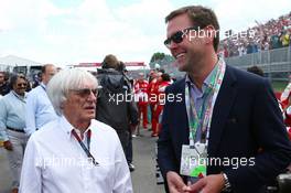 Bernie Ecclestone (GBR) CEO Formula One Group (FOM) with James Murdoch (GBR) News Corporation Deputy Chief Operating Officer on the grid. 09.06.2013. Formula 1 World Championship, Rd 7, Canadian Grand Prix, Montreal, Canada, Race Day.