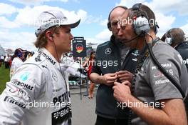 Nico Rosberg (GER) Mercedes AMG F1 with Tony Ross (GBR) Mercedes AMG F1 Race Engineer (Right) on the grid. 09.06.2013. Formula 1 World Championship, Rd 7, Canadian Grand Prix, Montreal, Canada, Race Day.