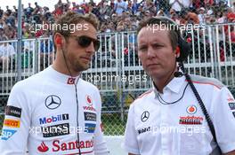 (L to R): Jenson Button (GBR) McLaren on the grid with Sam Michael (AUS) McLaren Sporting Director. 09.06.2013. Formula 1 World Championship, Rd 7, Canadian Grand Prix, Montreal, Canada, Race Day.