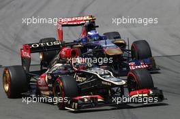Kimi Raikkonen (FIN) Lotus F1 E21 leads Daniel Ricciardo (AUS) Scuderia Toro Rosso STR8. 09.06.2013. Formula 1 World Championship, Rd 7, Canadian Grand Prix, Montreal, Canada, Race Day.