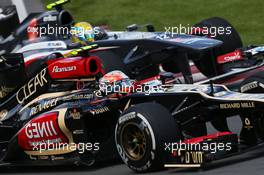 Romain Grosjean (FRA) Lotus F1 E21 battles with Esteban Gutierrez (MEX) Sauber C32. 09.06.2013. Formula 1 World Championship, Rd 7, Canadian Grand Prix, Montreal, Canada, Race Day.
