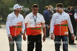 (L to R): Adrian Sutil (GER) Sahara Force India F1 with Andy Stevenson (GBR) Sahara Force India F1 Team Manager and Paul di Resta (GBR) Sahara Force India F1. 12.04.2013. Formula 1 World Championship, Rd 3, Chinese Grand Prix, Shanghai, China, Practice Day.