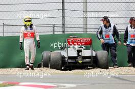 Sergio Perez (MEX) McLaren MP4-28 crashed at the pit entrance at the end of the first practice session. 12.04.2013. Formula 1 World Championship, Rd 3, Chinese Grand Prix, Shanghai, China, Practice Day.