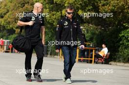 Kimi Raikkonen (FIN) Lotus F1 Team with Mark Arnall (GBR) Personal Trainer. 12.04.2013. Formula 1 World Championship, Rd 3, Chinese Grand Prix, Shanghai, China, Practice Day.