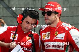 Fernando Alonso (ESP) Ferrari with Andrea Stella (ITA) Ferrari Race Engineer on the grid. 14.04.2013. Formula 1 World Championship, Rd 3, Chinese Grand Prix, Shanghai, China, Race Day.