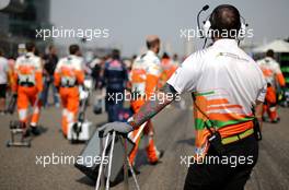 Sahara Force India Formula One Team mechanic 14.04.2013. Formula 1 World Championship, Rd 3, Chinese Grand Prix, Shanghai, China, Race Day.