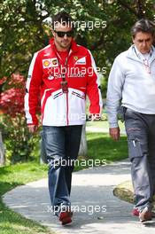 Fernando Alonso (ESP) Ferrari with Dr Riccardo Ceccarelli (ITA) Doctor. 13.04.2013. Formula 1 World Championship, Rd 3, Chinese Grand Prix, Shanghai, China, Qualifying Day.