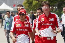 Felipe Massa (BRA) Ferrari with Rob Smedley (GBR) Ferrari Race Engineer. 14.04.2013. Formula 1 World Championship, Rd 3, Chinese Grand Prix, Shanghai, China, Race Day.