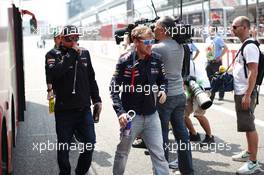 (L to R): Kimi Raikkonen (FIN) Lotus F1 Team and Sebastian Vettel (GER) Red Bull Racing on the drivers parade. 14.04.2013. Formula 1 World Championship, Rd 3, Chinese Grand Prix, Shanghai, China, Race Day.