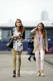 Dasha Kapustina (RUS) girlfriend of Fernando Alonso (ESP) Ferrari (Left). 20.04.2014. Formula 1 World Championship, Rd 4, Chinese Grand Prix, Shanghai, China, Race Day.