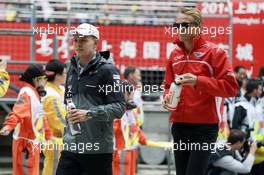 (L to R): Valtteri Bottas (FIN) Williams with Max Chilton (GBR) Marussia F1 Team on the drivers parade. 20.04.2014. Formula 1 World Championship, Rd 4, Chinese Grand Prix, Shanghai, China, Race Day.