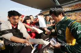 Ma Qing Hua (CHN) Caterham F1 Reserve Driver signs autographs for the fans. 11.04.2013. Formula 1 World Championship, Rd 3, Chinese Grand Prix, Shanghai, China, Preparation Day.
