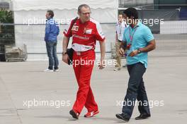 (L to R): Stefano Domenicali (ITA) Ferrari General Director with Karun Chandhok (IND). 11.04.2013. Formula 1 World Championship, Rd 3, Chinese Grand Prix, Shanghai, China, Preparation Day.