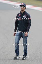 Daniel Ricciardo (AUS) Scuderia Toro Rosso walks the circuit. 11.04.2013. Formula 1 World Championship, Rd 3, Chinese Grand Prix, Shanghai, China, Preparation Day.