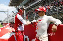 Felipe Massa (BRA) Ferrari with Rob Smedley (GBR) Ferrari Race Engineer on the grid. 12.05.2013. Formula 1 World Championship, Rd 5, Spanish Grand Prix, Barcelona, Spain, Race Day