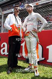Adrian Sutil (GER) Sahara Force India F1 with Bradley Joyce (GBR) Sahara Force India F1 Race Engineer on the grid. 12.05.2013. Formula 1 World Championship, Rd 5, Spanish Grand Prix, Barcelona, Spain, Race Day