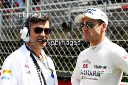 (L to R): Bradley Joyce (GBR) Sahara Force India F1 Race Engineer with Adrian Sutil (GER) Sahara Force India F1 on the grid. 12.05.2013. Formula 1 World Championship, Rd 5, Spanish Grand Prix, Barcelona, Spain, Race Day