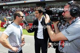 Sebastien Loeb (FRA) Porsche AG on the grid with Thomas Senecal (FRA) Canal+ F1 Chief Editor and TV Presenter on the grid. 12.05.2013. Formula 1 World Championship, Rd 5, Spanish Grand Prix, Barcelona, Spain, Race Day