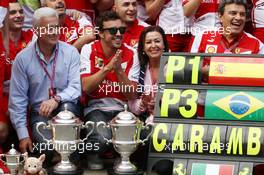Race winner Fernando Alonso (ESP) Ferrari celebrates with his father Jose Luis Alonso (ESP), his mother, and the team. 12.05.2013. Formula 1 World Championship, Rd 5, Spanish Grand Prix, Barcelona, Spain, Race Day