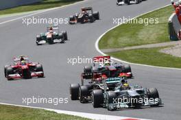 Lewis Hamilton (GBR) Mercedes AMG F1 W04 leads Kimi Raikkonen (FIN) Lotus F1 E21. 12.05.2013. Formula 1 World Championship, Rd 5, Spanish Grand Prix, Barcelona, Spain, Race Day