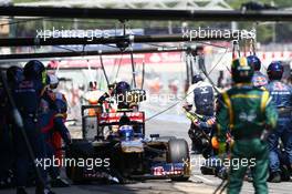 Daniel Ricciardo (AUS) Scuderia Toro Rosso STR8 makes a pit stop. 12.05.2013. Formula 1 World Championship, Rd 5, Spanish Grand Prix, Barcelona, Spain, Race Day